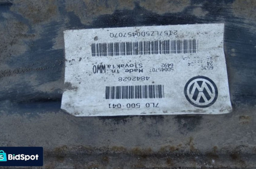 SANKI WÓZEK KOŁYSKA TYŁ TOUAREG 2.5TDI 7L0500041