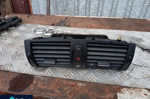 bmw 1 e81 e82 e88 kratka nawiewu deski kokpit srodkowa 7059189