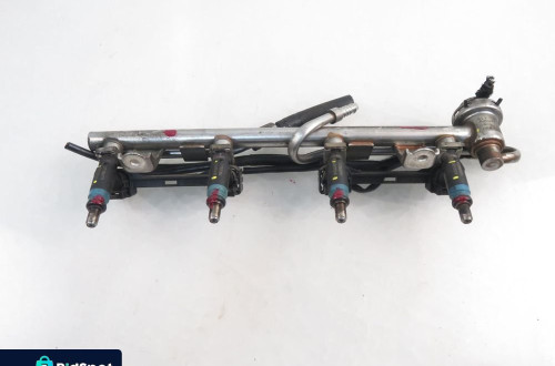 LISTWA WTRYSKOWA AUDI A4 B6 06B133551K 058133681