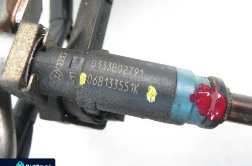 LISTWA WTRYSKOWA AUDI A4 B6 06B133551K 058133681