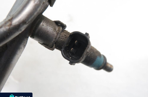 LISTWA WTRYSKOWA AUDI A4 B6 06B133551K 058133681