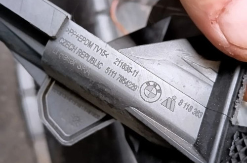 bmw x1 f48 mocowanie uchwyt zaczep spryskiwacz lampy zderzaka lewy 7954229