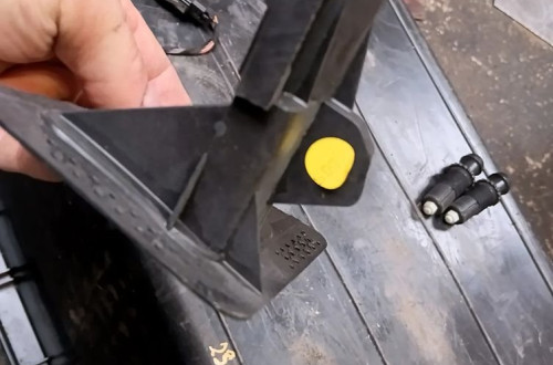 bmw x1 f48 mocowanie uchwyt zaczep spryskiwacz lampy zderzaka lewy 7954229