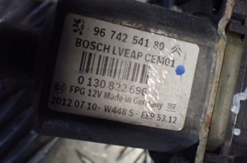 PEUGEOT 208 SILNICZEK PODNOŚNIKA SZYBY DRZWI PRAWY PRZÓD 9674254180