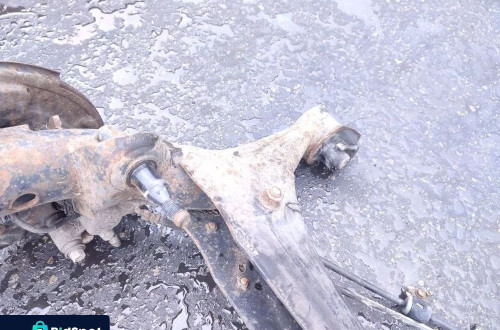 BELKA ZAWIESZENIA TYŁ TOYOTA COROLLA VERSO I E12