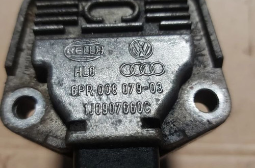 Czujnik poziomu oleju VW Audi Skoda 1J0907660C
