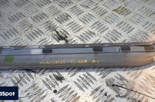 mercedes w169 listwa blotnika prawy tyl tylna prawa a16906901062