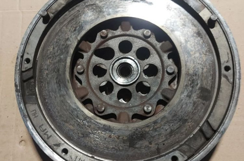Koło dwumasowe BMW E60 2.0D M47T 21217549441
