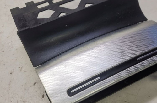 POPIELNICZKA PRZÓD AUDI A3 8P LIFT 8P0857951