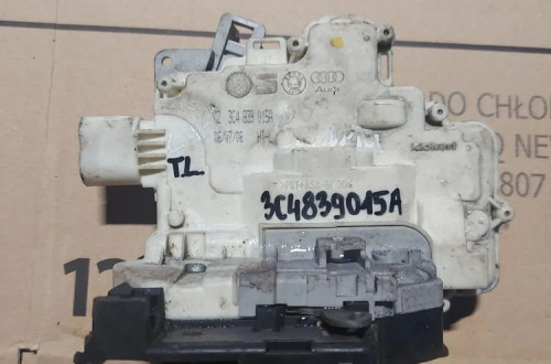Zamek drzwi lewy tył VW Passat B6 3C4839015A