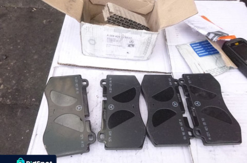MERCEDES A221 KLOCKI HAMULCOWE PRZOD A2214210610