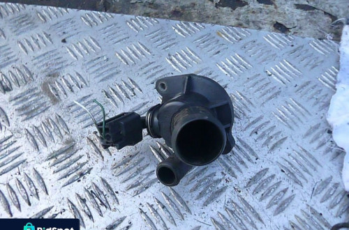 MONDEO MK3 2.0 B OBUDOWA TERMOSTATU 1S7G-8575-AJ