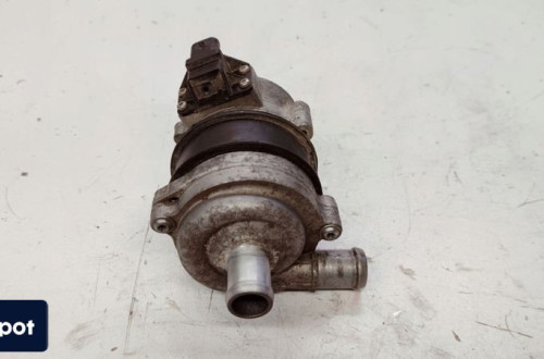 POMPA OBIEGU WODY ZAWÓR AUDI A4 A5 Q7 4M0965567A