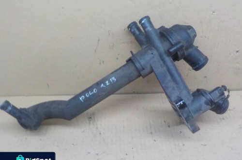 VOLKSWAGEN GOLF V 1.4 FSI OBUDOWA TERMOSTATU 03C121026G