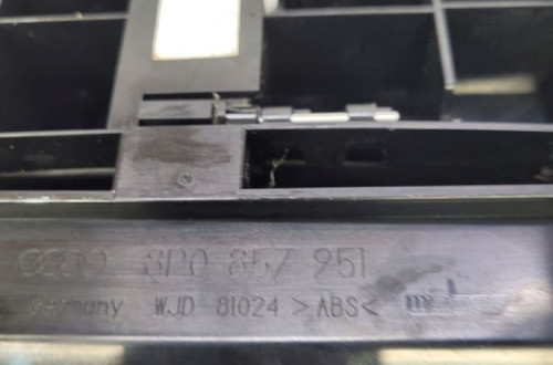 POPIELNICZKA PRZÓD AUDI A3 8P LIFT 8P0857951