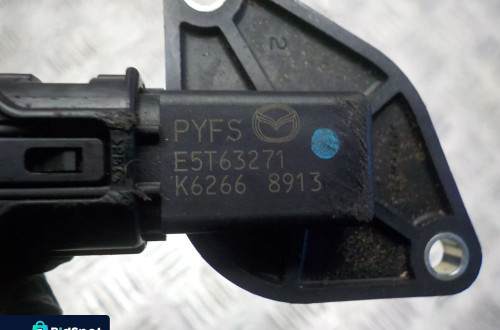 MAZDA PRZEPŁYWOMIERZ POWIETRZA E5T63271