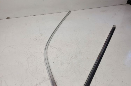 LISTWA SZYBY CHROM LEWY TYŁ AUDI Q7 4L0853345