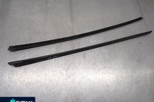 AUDI A3 8P LIFT 08-13 2.0TFSI LISTWA USZCZELKA SZYBY CZOŁOWEJ PRAWA LEWA