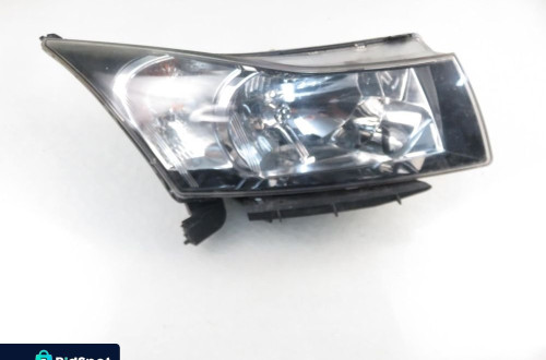 LAMPA PRAWA PRZEDNIA CHEVROLET CRUZE J300