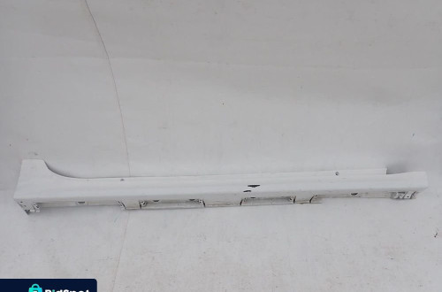 TOYOTA YARIS IV 4 19- PRÓG LISTWA PROGOWA PRAWA
