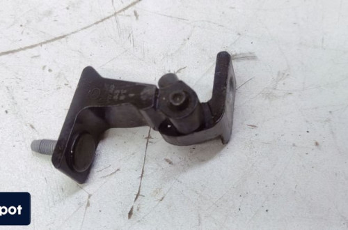 ZAWIAS DRZWI PRAWY AUDI A4 B9 8W0831404A