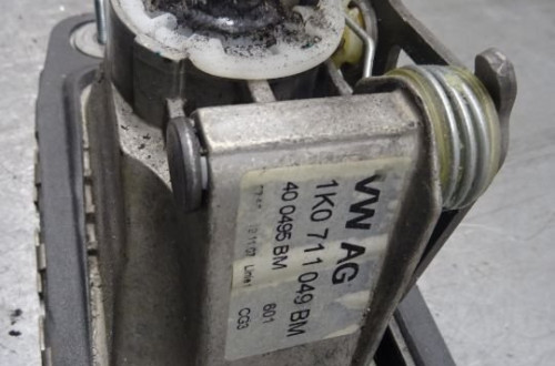 AUDI A3 8P LIFT 08-13 HB 5D 2.0TFSI LEWAREK WYBIERAK BIEGÓW 1K0711049BM