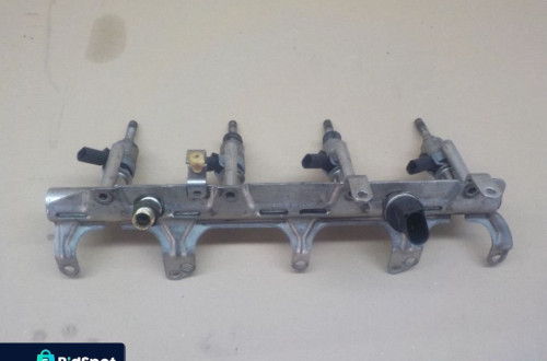 AUDI A5 8T0 LISTWA WTRYSKOWA WTRYSKI 06J133317G