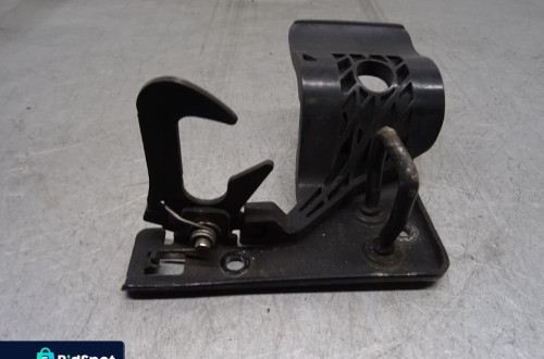 AUDI A3 8P LIFT 08-13 2.0TFSI ZAMEK RYGIEL MASKI PRZÓD
