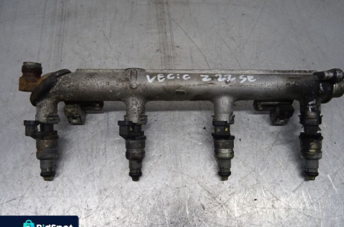 OPEL VECTRA C GTS 02-05 HB 5D 2.2 SE LISTWA WTRYSKOWA