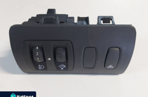 CLIO III PANEL REGULACJI ŚWIATEŁ 8200095495B