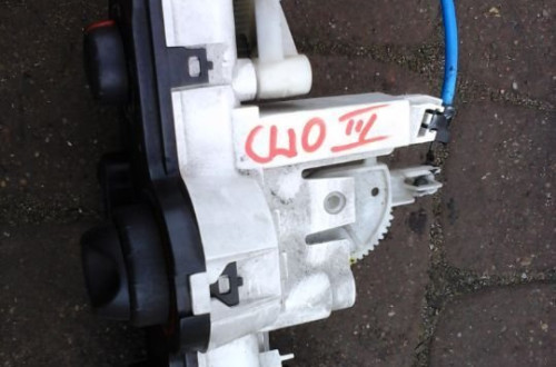 PANEL NAWIEWU KLIMATYZACJA RENAULT CLIO 3 III 3 d 05-09