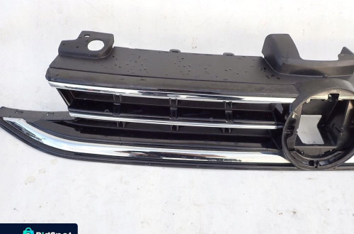 VW GOLF SPORTSVAN LIFT 18-20 GRILL ATRAPA