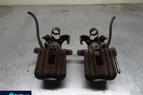 AUDI A4 B7 SEDAN 04-08 1.9TDI ZACISK PRAWY TYŁ TYLNY