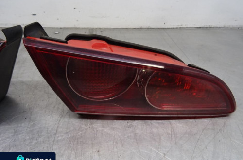 ALFA ROMEO 159 05-11 SEDAN 1.9 JTD LAMPA  LEWY TYŁ TYLNA W KLAPĘ