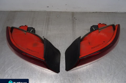 ALFA ROMEO 159 05-11 SEDAN 1.9 JTD LAMPA PRAWY LEWY TYŁ TYLNA W BŁOTNIK