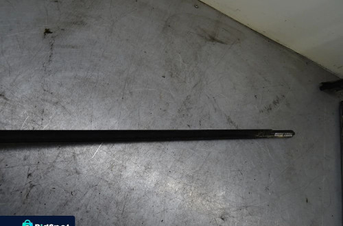 VW PASSAT B6 05-09 2.0TDI LISTWA ZGARNIAJĄCA DRZWI LEWY TYŁ CHROM