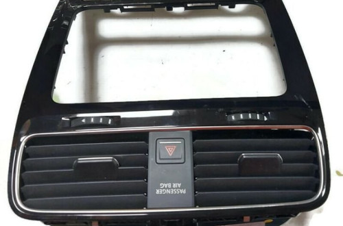 VW SCIROCCO 15r RAMKA ŚRODKOWA 1K8819728