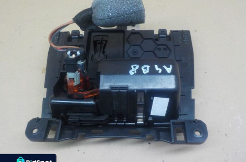 AUDI A4 B8 POPIELNICZKA ZAPALNICZKA 8KO857951