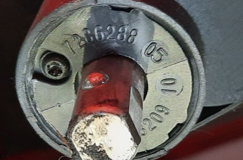 BMW 3 E31 11- UCHWYT PRZEGRODA BAGAŻNIKA 7286288