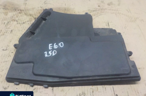BMW E60 E61 OBUDOWA SKRZYNKI BEZPIECZNIKÓW 7520899
