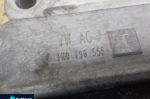 AUDI A3 8P ŁAPA SILNIKA IKO199555