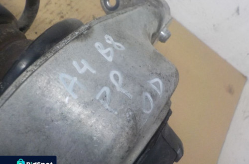 AUDI A4 B8 MCPERSON PRAWY PRZÓD 8K041303