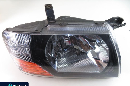 LAMPA PRAWA PRZEDNIA MITSUBISHI PAJERO III
