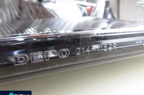 LAMPA PRAWA PRZEDNIA MITSUBISHI PAJERO III