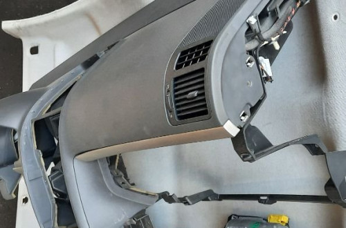 VW TOURAN 05r DESKA ROZDZIELCZA PASY PODUSZKI