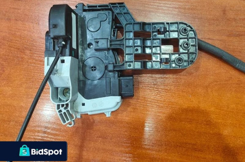 KIA VENGA 11r ZAMEK DRZWI LEWY PRZÓD 81310-1P000