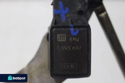 CZUJNIK POZIOMOWANIA XENONÓW TYŁ BMW E60 523i