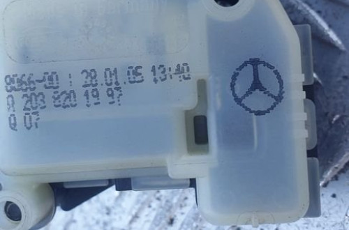 mercedes w169 w203 w211 siłownik klapki wlewu paliwa a2038201997
