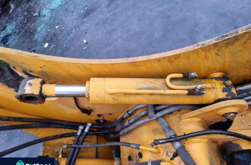 SIŁOWNIK HYDRAULICZNY JCB 535-125 MASZTU