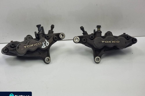 ZACISKI KOMPLET SUZUKI GSX1300R HAYABUSA PRZÓD